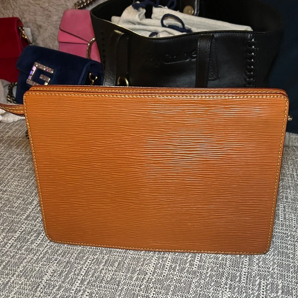 268. Louis Vuitton Epi Brown Pochette Homme